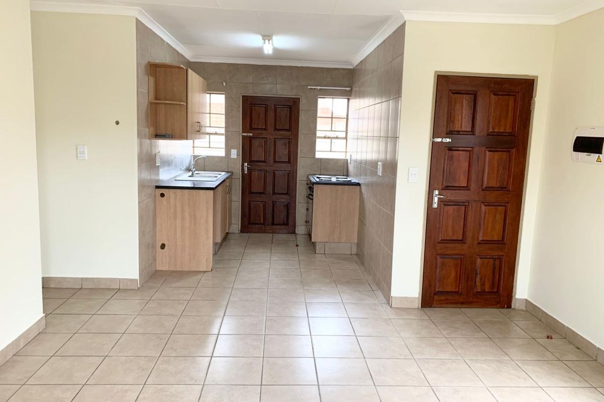 INVITING Interested buyers from R1 020 00 to R1 250 000, to come view and NEGOTIATE! - Photo 4