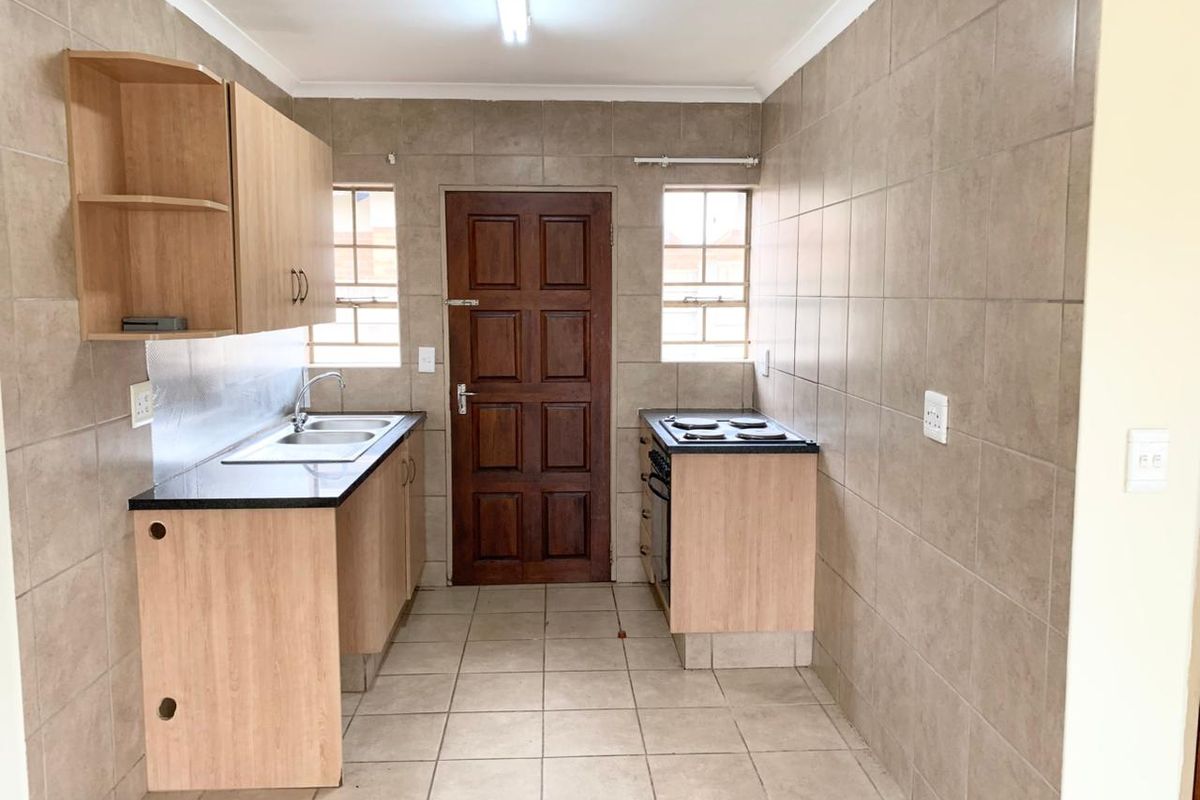 INVITING Interested buyers from R1 020 00 to R1 250 000, to come view and NEGOTIATE! - Photo 2