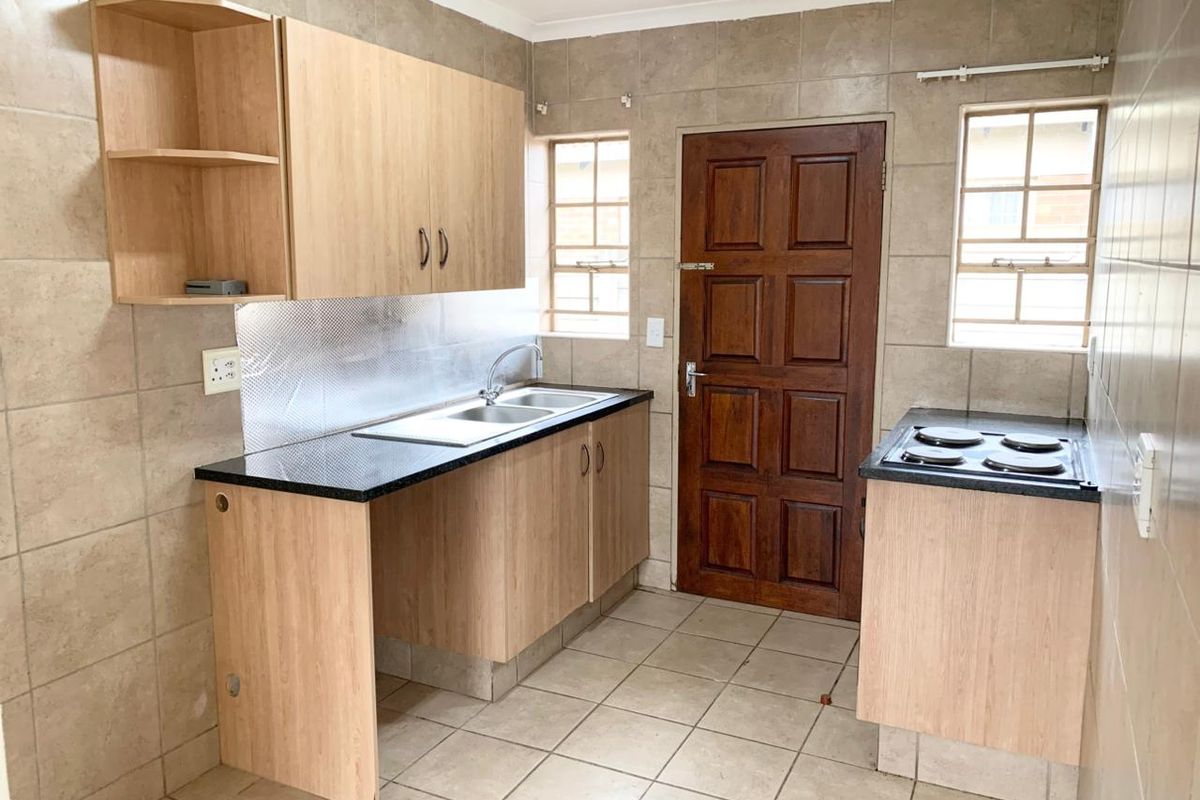 INVITING Interested buyers from R1 020 00 to R1 250 000, to come view and NEGOTIATE! - Photo 3