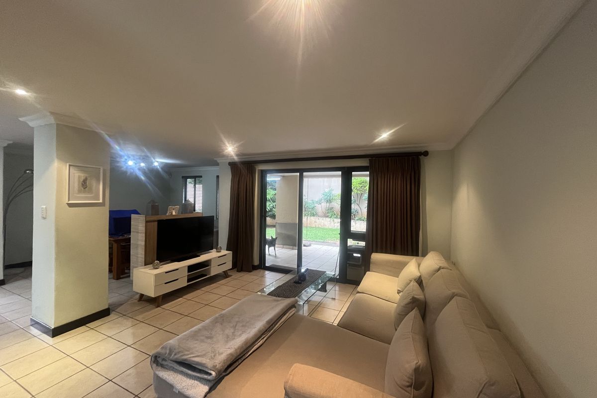 Elegant Living and Exceptional Value in a Prime Address - Photo 4