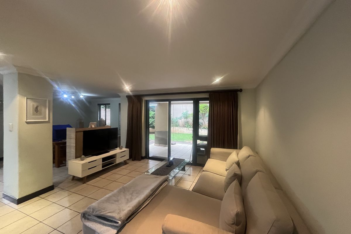 Elegant Living and Exceptional Value in a Prime Address - Photo 3