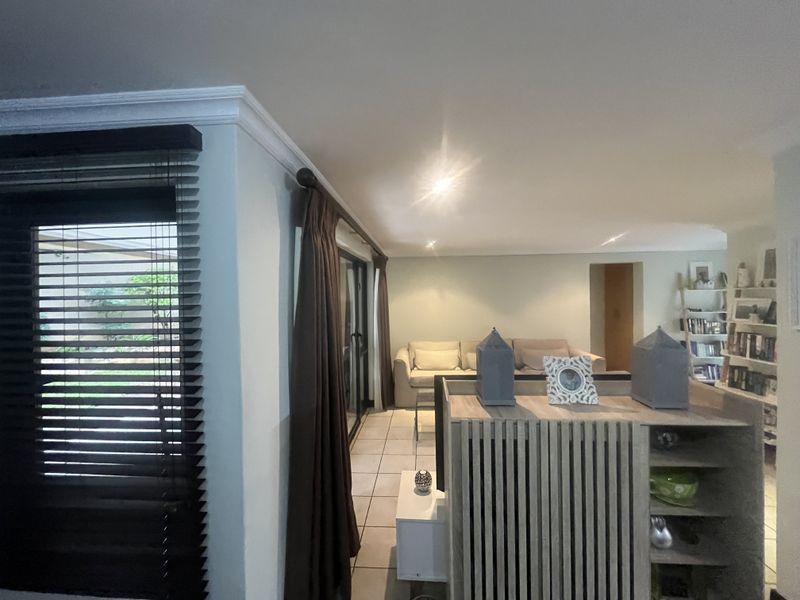 Elegant Living and Exceptional Value in a Prime Address - Photo 10