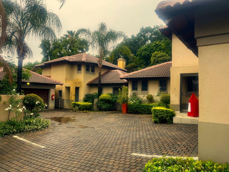 Elegant Living and Exceptional Value in a Prime Address - Photo 2