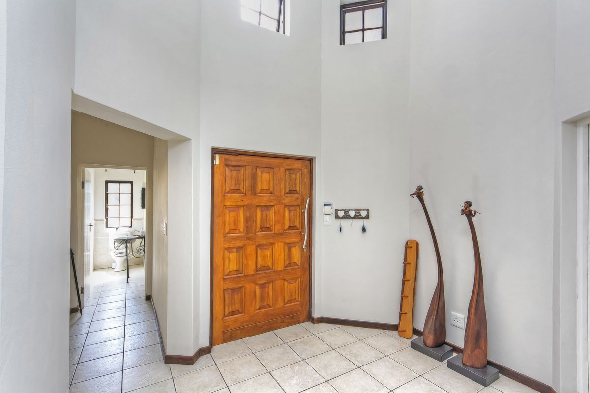 Stylish Family Sanctuary - Photo 3