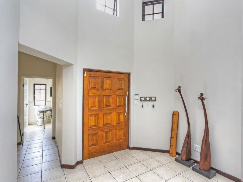 Stylish Family Sanctuary - Photo 3