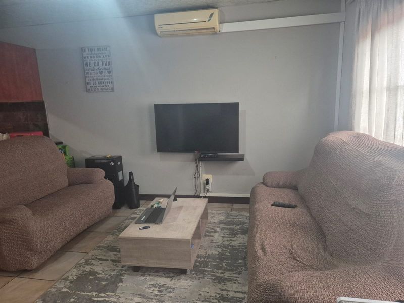 Perfect blend of comfort and convenience awaits - Photo 6