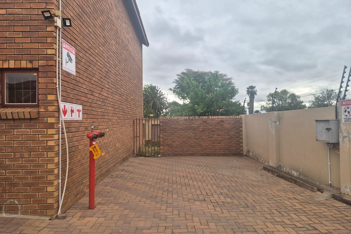 Perfect blend of comfort and convenience awaits - Photo 3