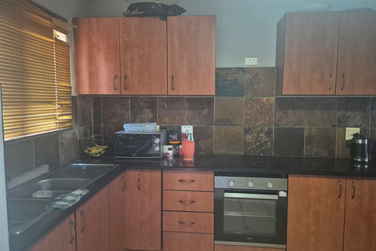 Perfect blend of comfort and convenience awaits - Photo 4