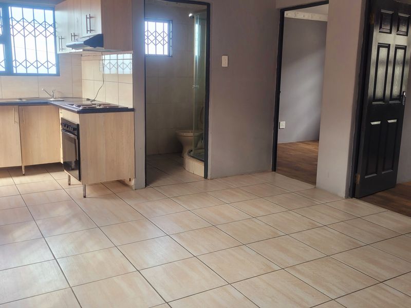 Two bedrromed garden flat - Photo 2