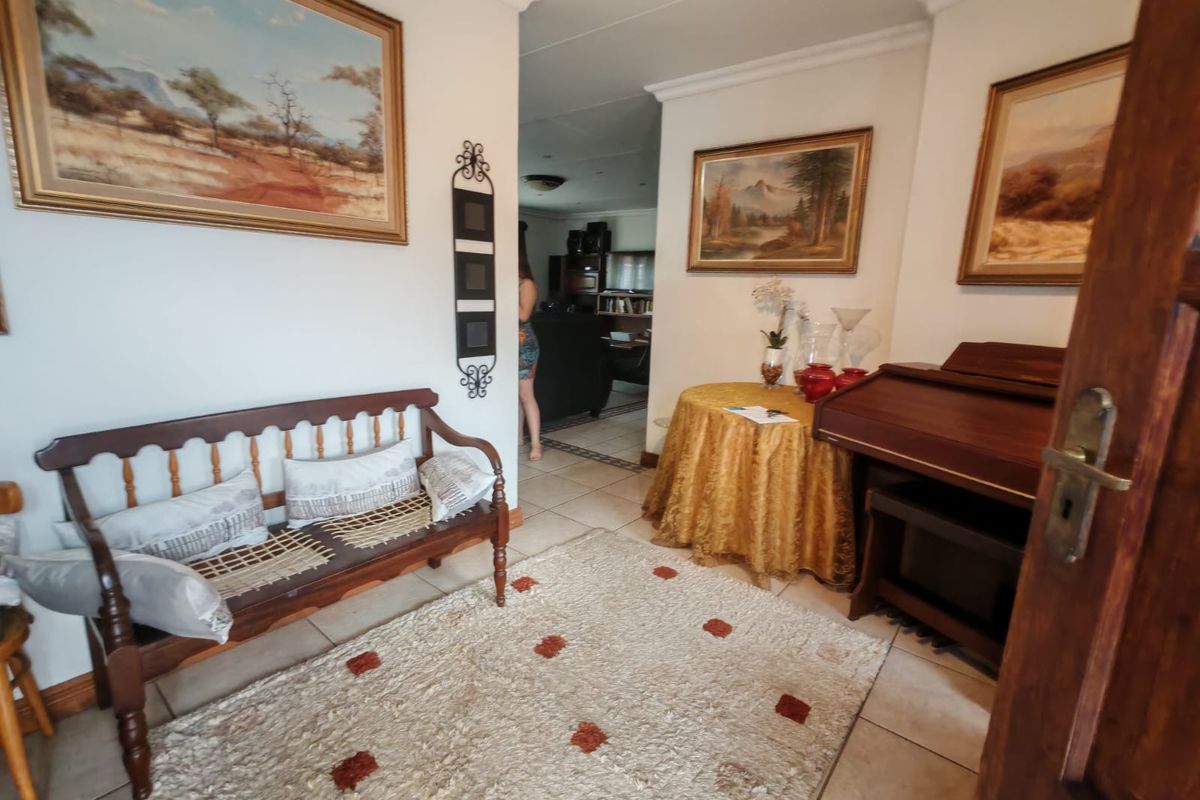 3 Bedroom Townhouse for Sale in Vanderbijlpark SE2 - Photo 3