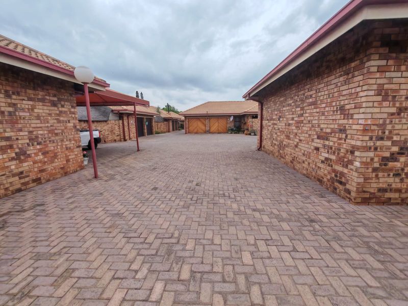 3 Bedroom Townhouse for Sale in Vanderbijlpark SE2 - Photo 10