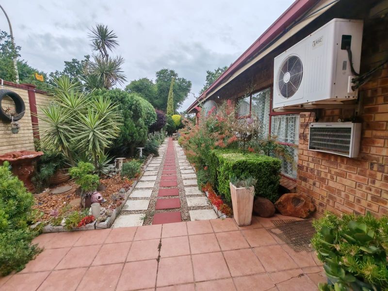 3 Bedroom Townhouse for Sale in Vanderbijlpark SE2 - Photo 2