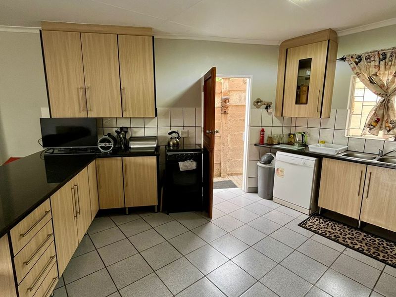 ONE-OF-A-KIND MULTI-HOME PROPERTY, Exceptional Investment & Lifestyle Opportunities - Photo 8