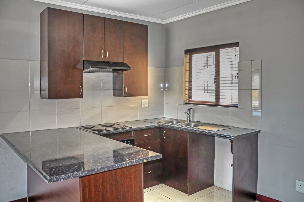 2-Bedroom Apartment with Balcony in a Quiet Suburb - Photo 4