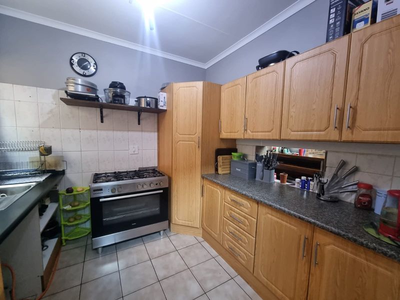 Centrally Located 2-Bedroom Townhouse for Sale in Secunda - Photo 6