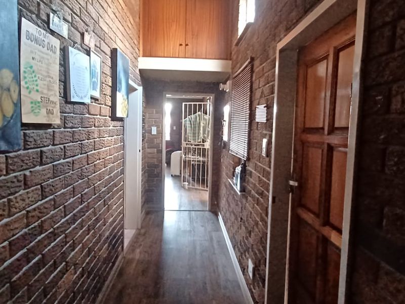 Centrally Located 2-Bedroom Townhouse for Sale in Secunda - Photo 8