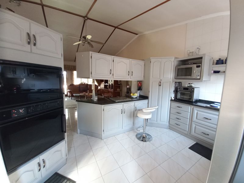 Move-In Ready Townhouse with Space, Style & Comfort! - Photo 2