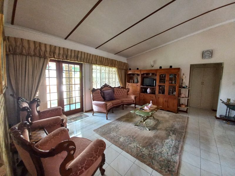 Move-In Ready Townhouse with Space, Style & Comfort! - Photo 7