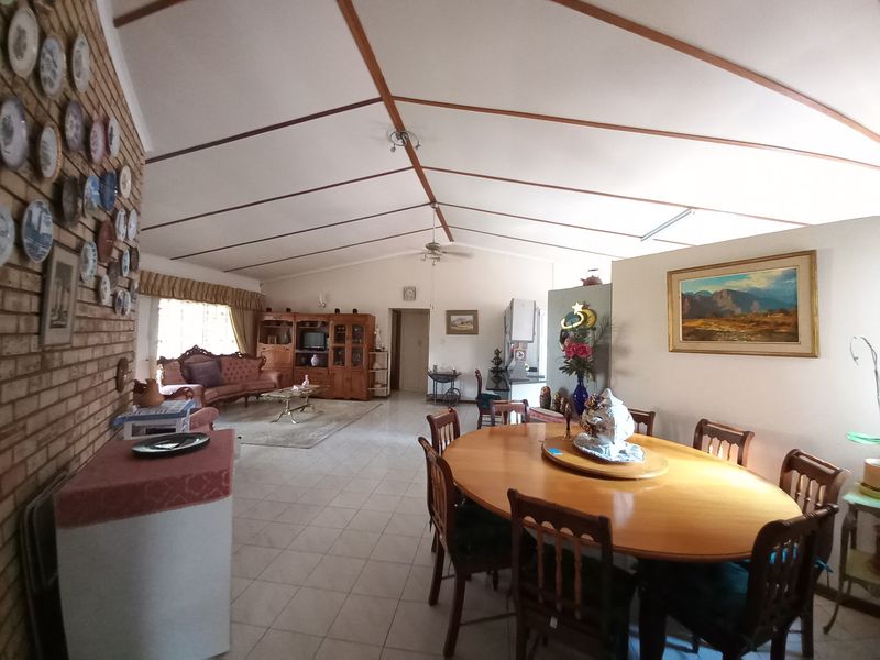 Move-In Ready Townhouse with Space, Style & Comfort! - Photo 5