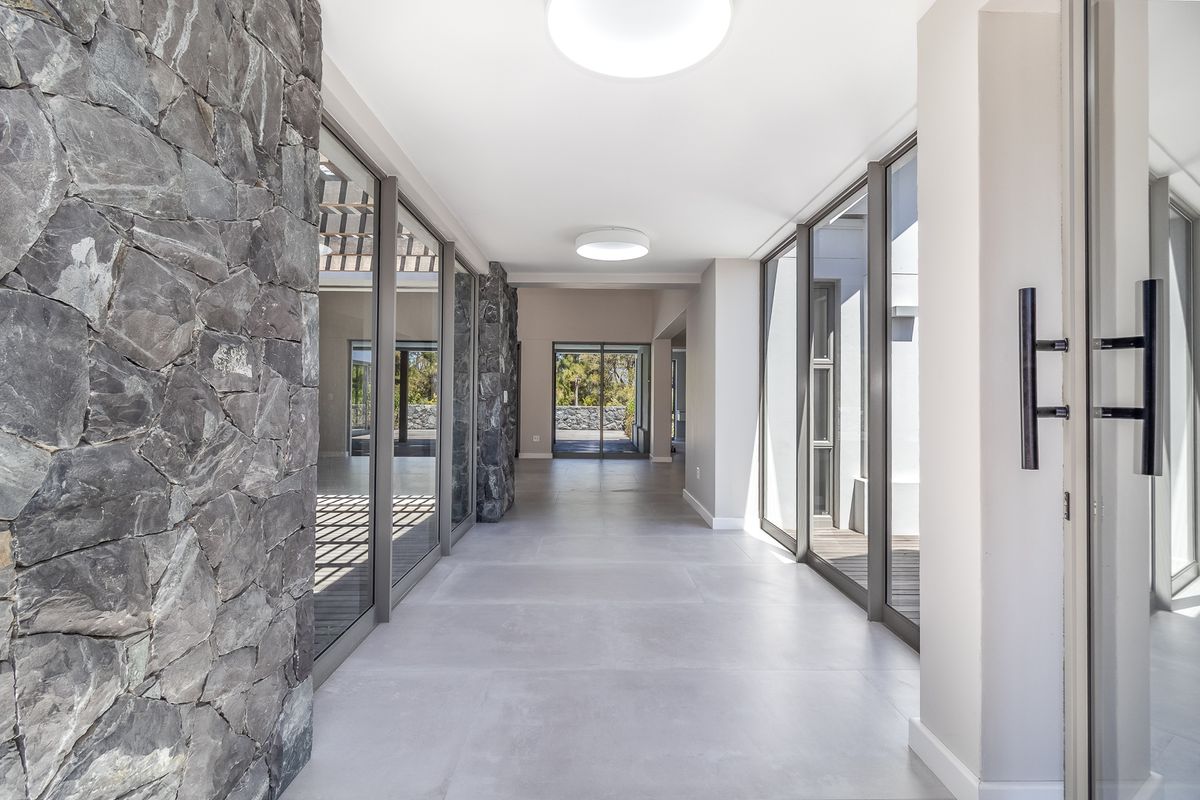 Exquisite 4 Bedroom House For Sale in Pearl Valley - Photo 5