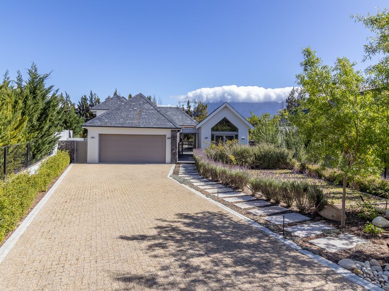 Exquisite 4 Bedroom House For Sale in Pearl Valley - Photo 2