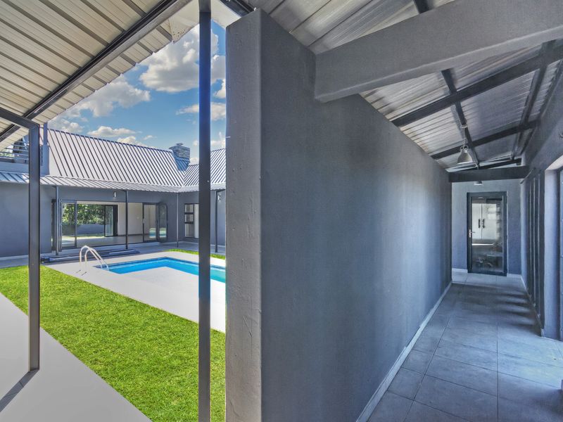 Elegant 4 Bedroom Entertainer’s Family Home – Gate 6, Waterfall Country Estate - Photo 4