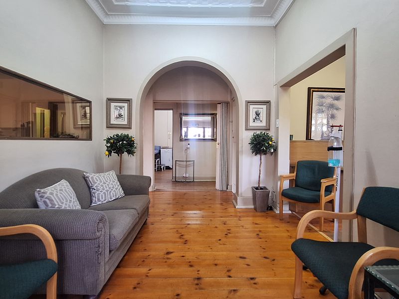 3-bedroom Freehold home offers exceptional potential - Photo 5