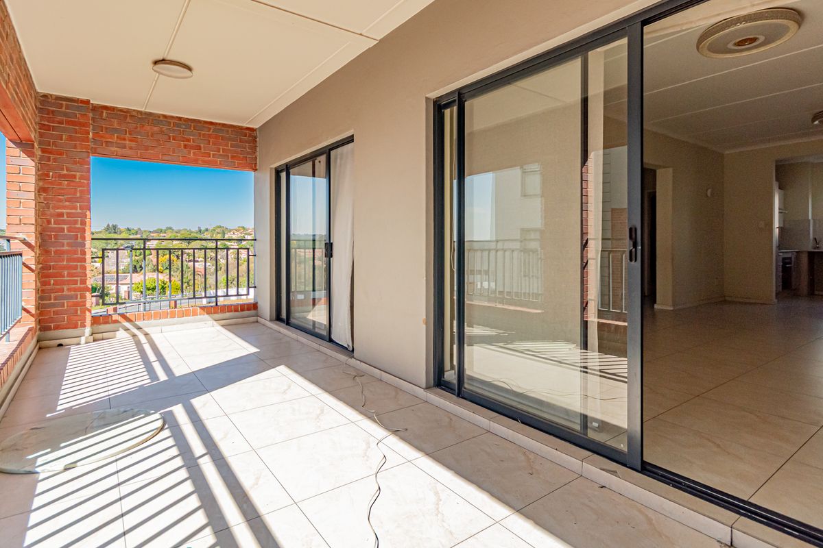 3 Bedroom unit at the price of a 2 Bedroom! - Photo 2