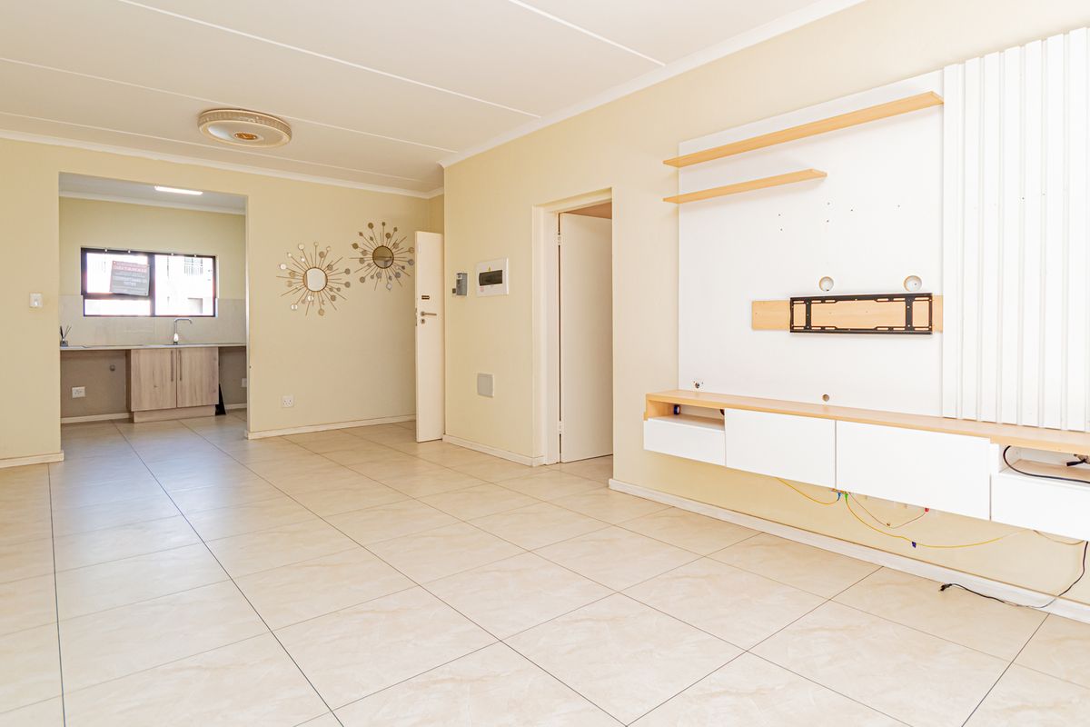 3 Bedroom unit at the price of a 2 Bedroom! - Photo 5