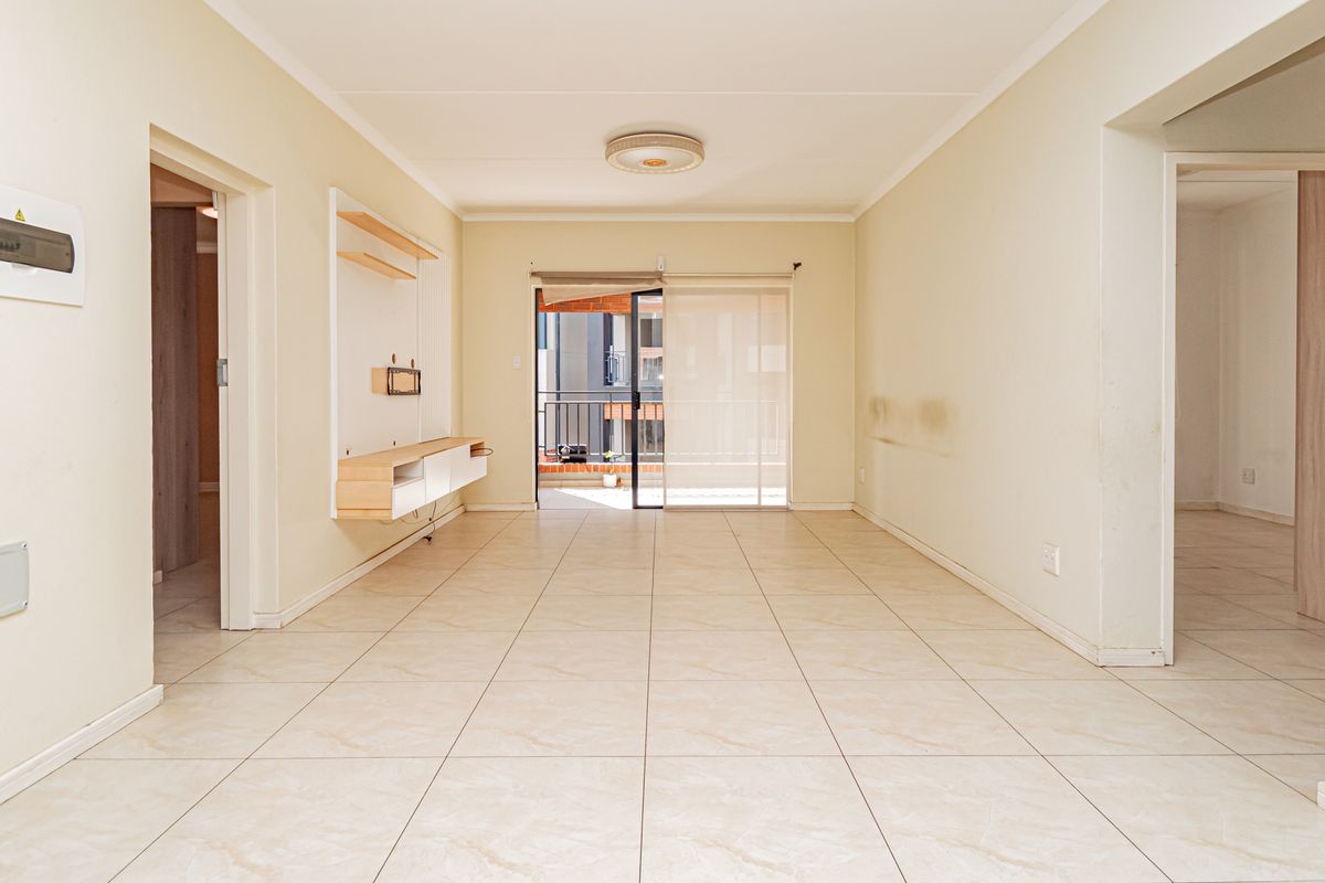 3 Bedroom unit at the price of a 2 Bedroom! - Photo 3