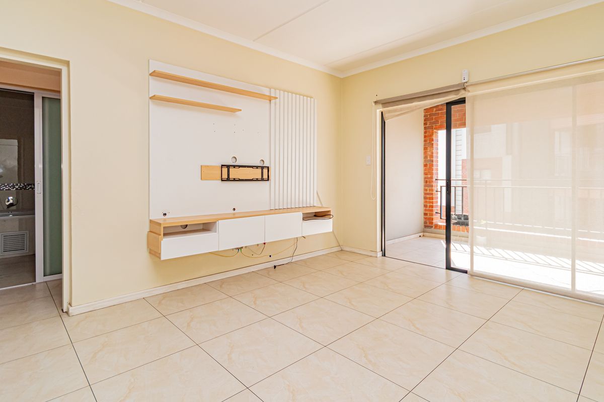 3 Bedroom unit at the price of a 2 Bedroom! - Photo 4