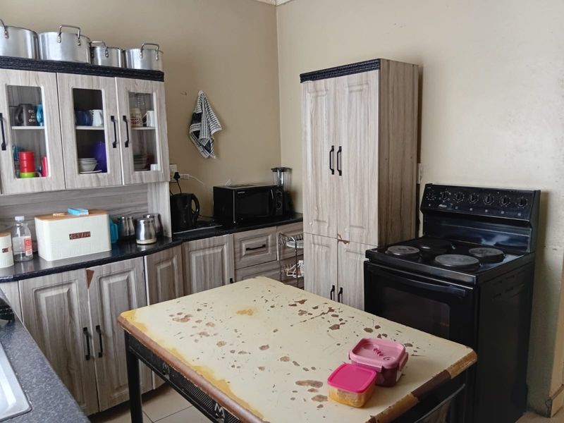 Charming  Family Home in the Heart of Mhluzi - Photo 9