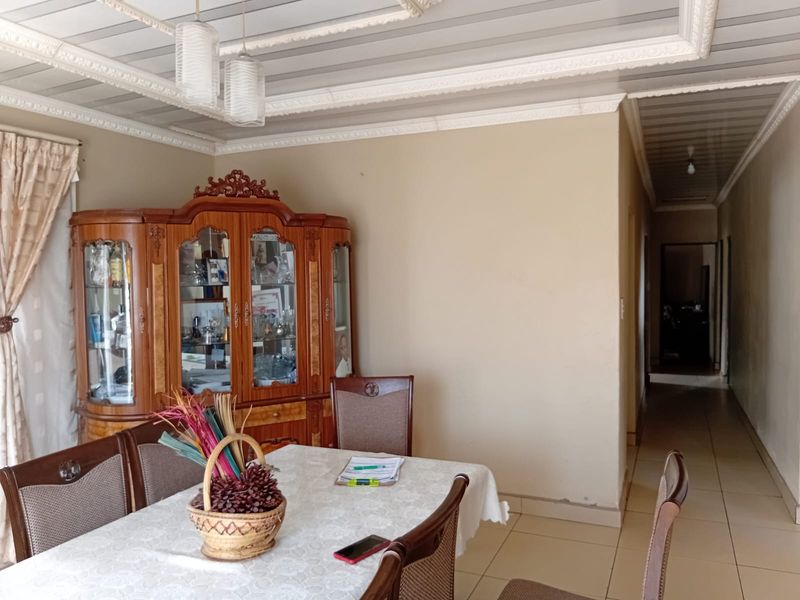 Charming  Family Home in the Heart of Mhluzi - Photo 7