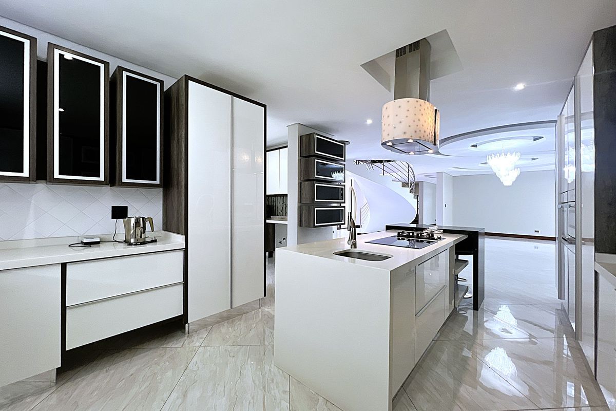 Newly renovated 5 bedroom modern home with a borehole and swimming pool. - Photo 2