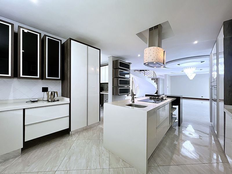 Newly renovated 5 bedroom modern home with a borehole and swimming pool. - Photo 2