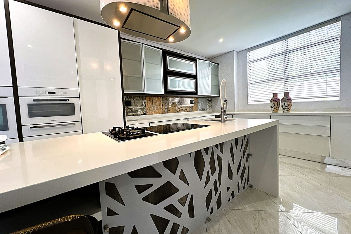 Newly renovated 5 bedroom modern home with a borehole and swimming pool. - Photo 4