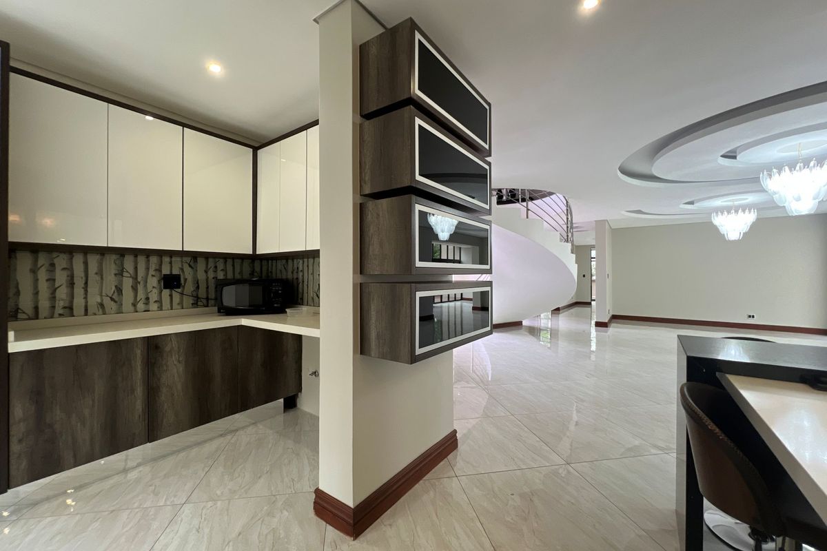 Newly renovated 5 bedroom modern home with a borehole and swimming pool. - Photo 5