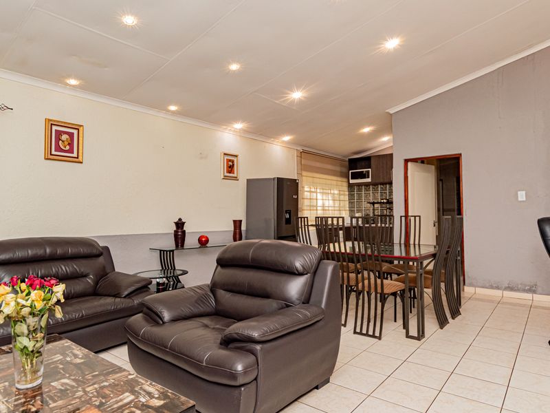 Charming, fully furnished garden cottage. - Photo 3