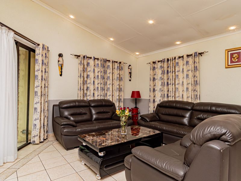 Charming, fully furnished garden cottage. - Photo 4