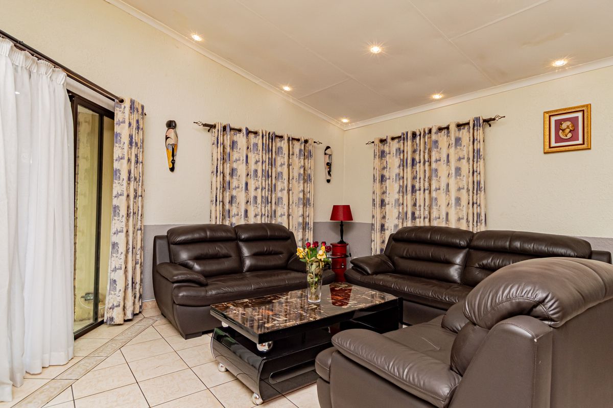Charming, fully furnished garden cottage. - Photo 4
