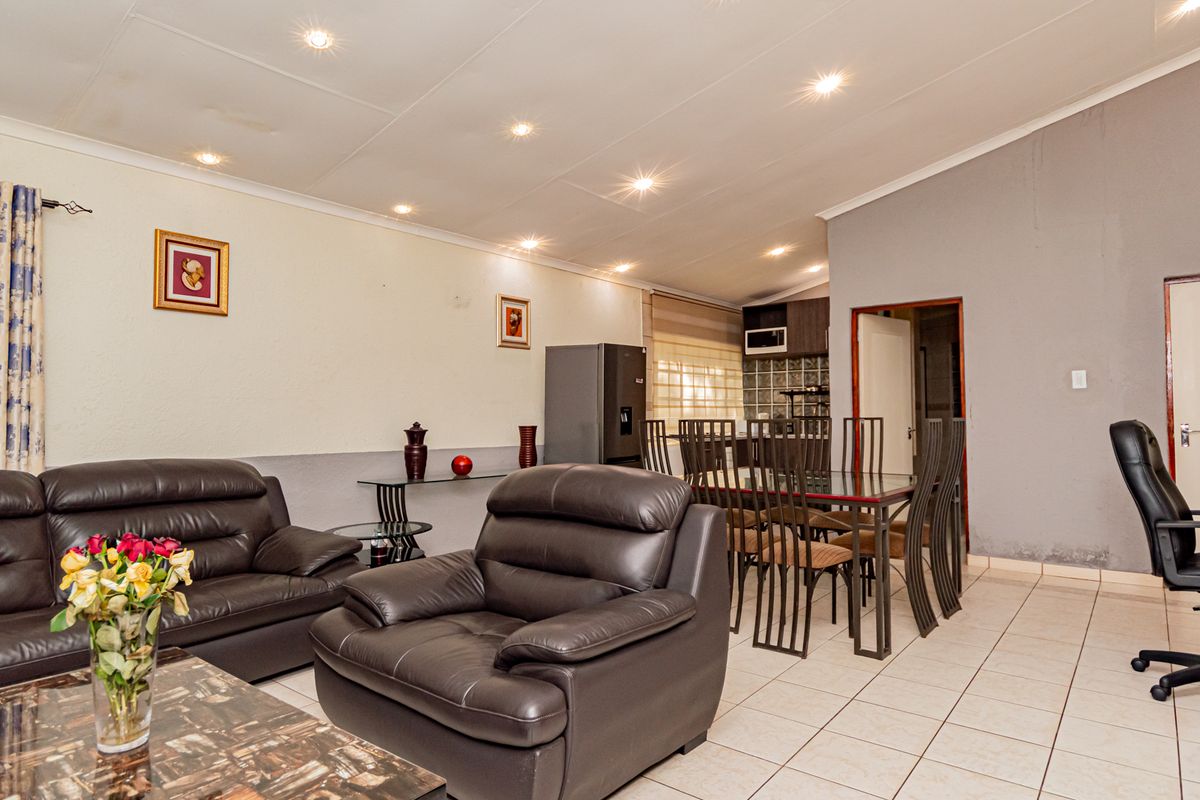 Charming, fully furnished garden cottage. - Photo 3