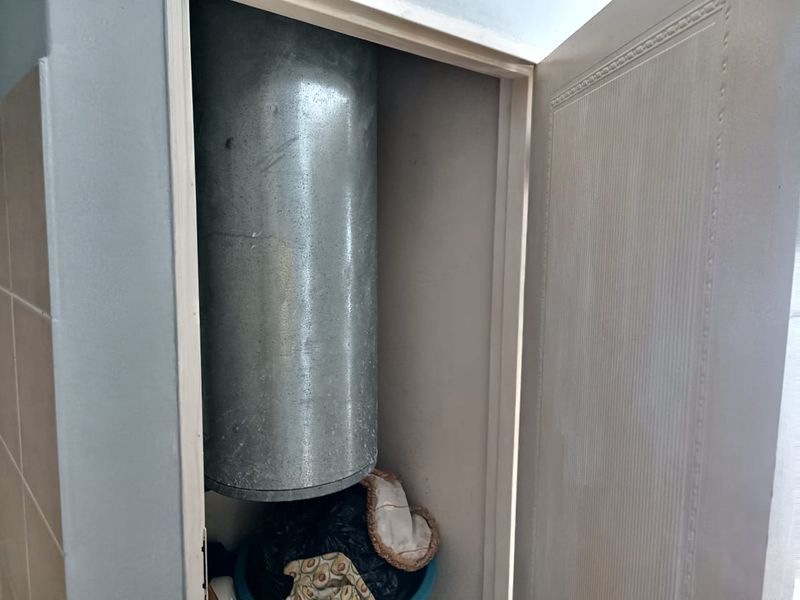 Unleash Your Independence! Spacious Bachelor Apartment - Photo 8