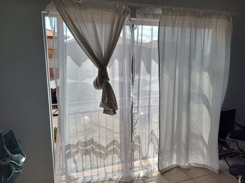 Unleash Your Independence! Spacious Bachelor Apartment - Photo 5