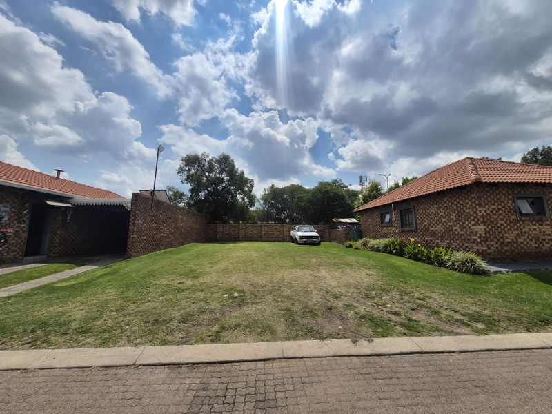 Stand For Sale In Evander! - Photo 2