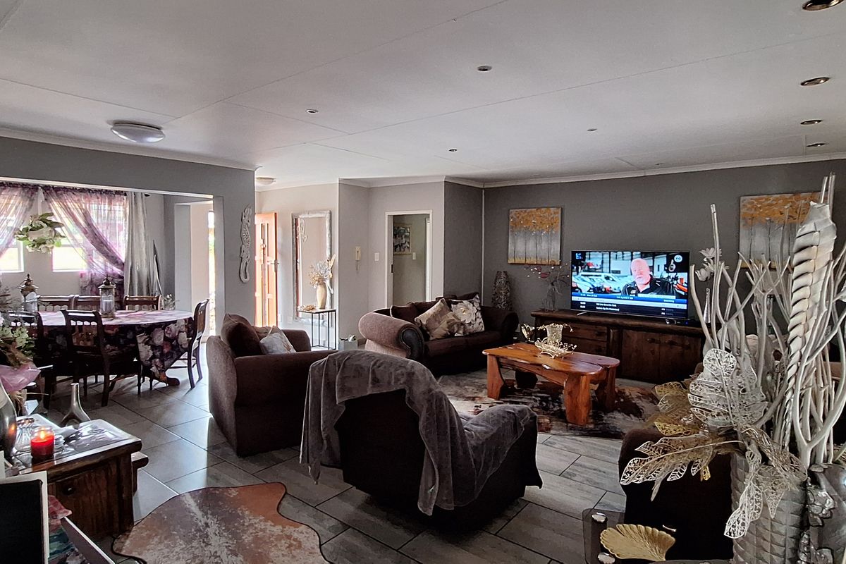 BEATIFUL TOWNHOUSE IN SW 5 - Photo 5