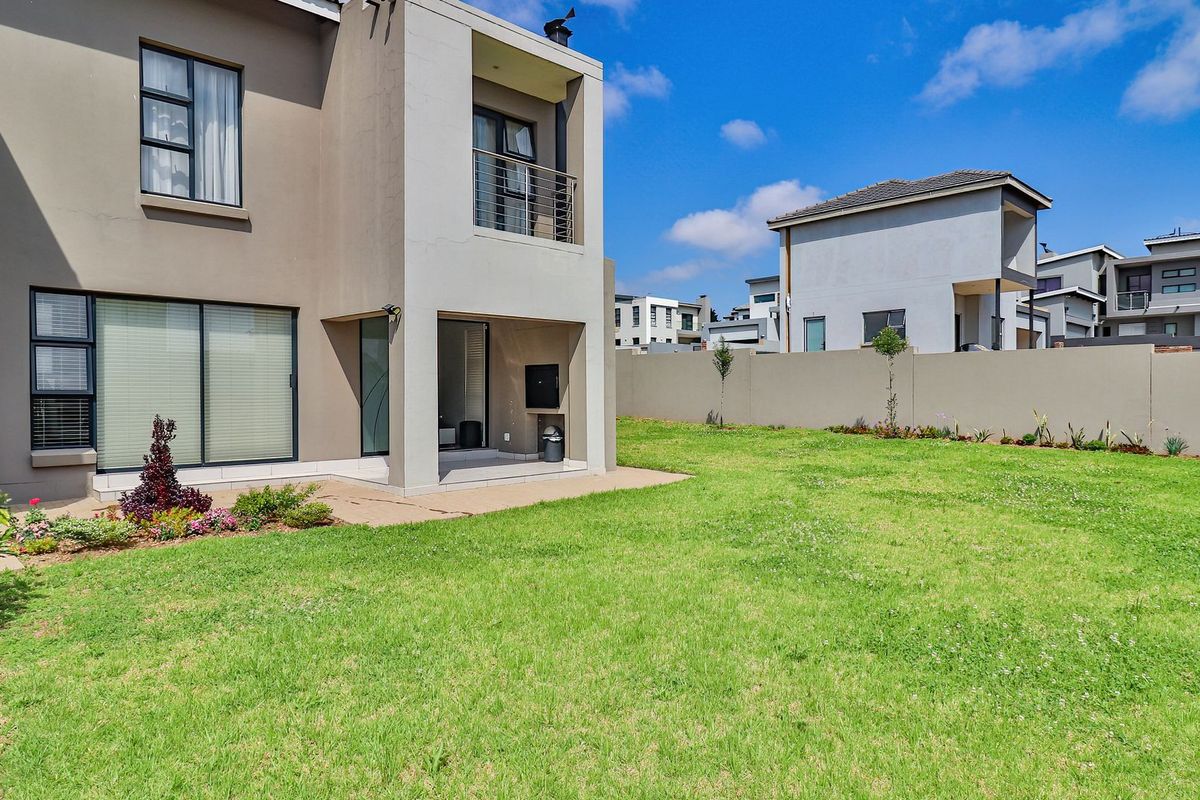 Stunning House in Secure Estate - Photo 4