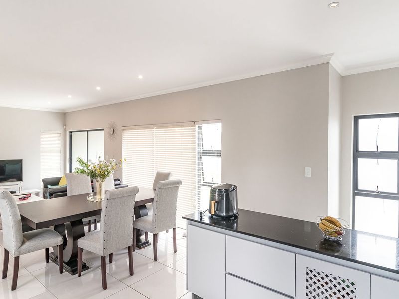 Stunning House in Secure Estate - Photo 8