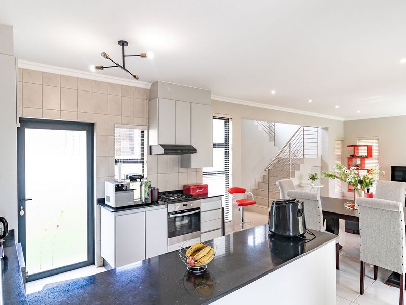 Stunning House in Secure Estate - Photo 7