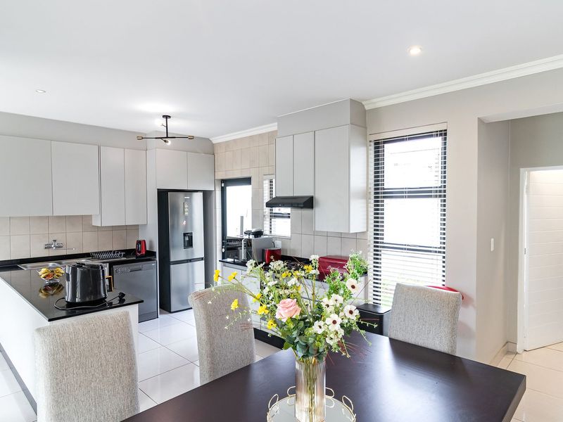 Stunning House in Secure Estate - Photo 6