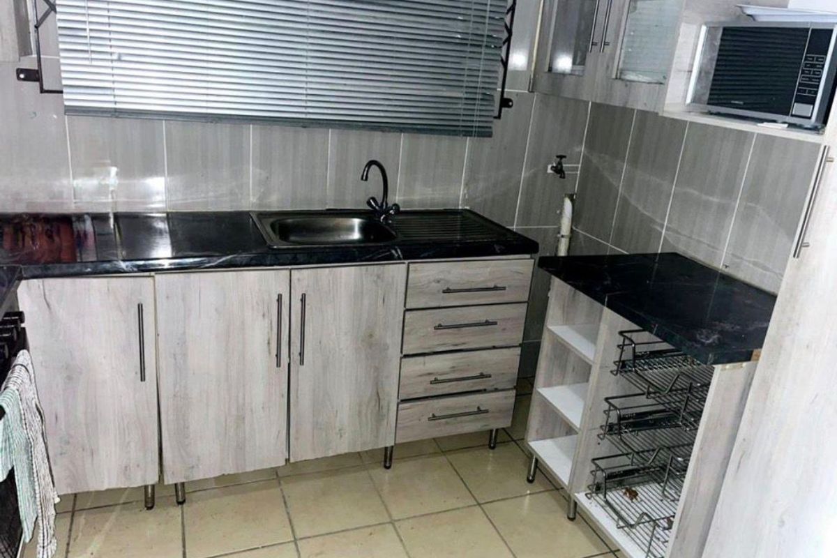 Modern and Spacious Family Home for Sale in Mdantsane NU14 - Photo 5